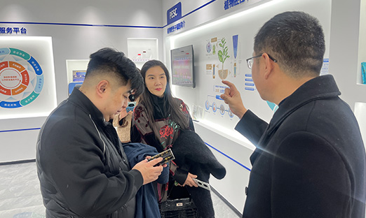 玖叶集团董事长齐中赫一行莅临BBIN宝盈集团集团，共绘大健康产业合作蓝图